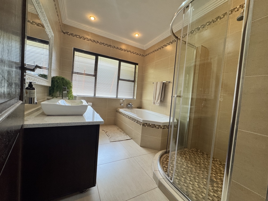 4 Bedroom Property for Sale in Wilkoppies North West